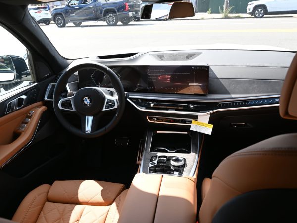 2025 BMW X7 lease deals - interior