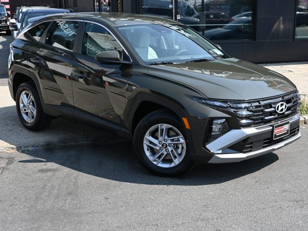 Photos of 2025 Hyundai Tucson exterior, interior, dashboard, and rear view