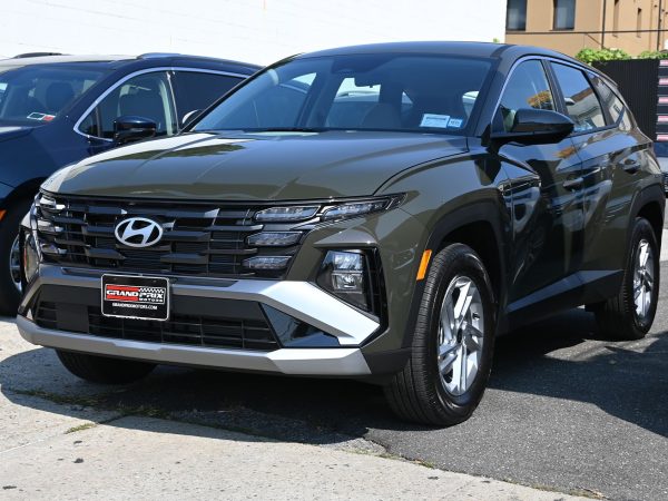 Photos of 2025 Hyundai Tucson exterior, interior, dashboard, and rear view
