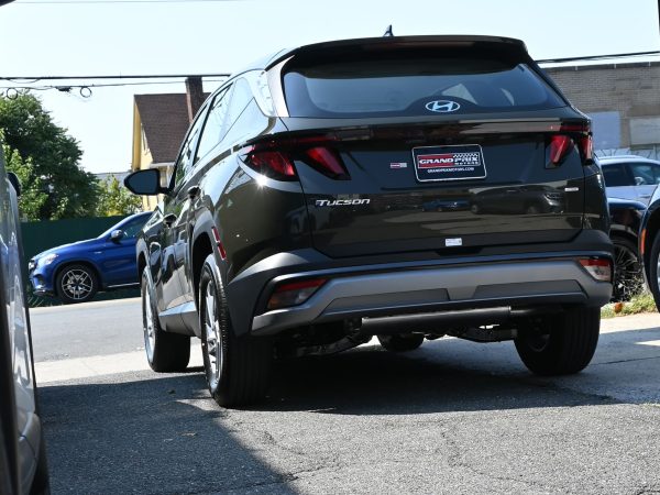 Photos of 2025 Hyundai Tucson exterior, interior, dashboard, and rear view