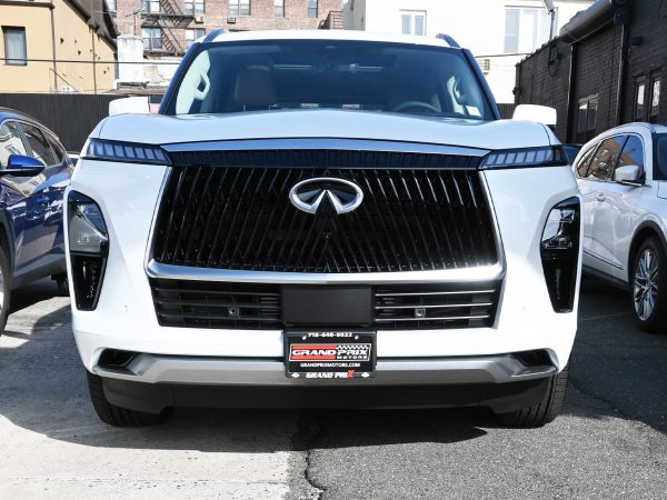 Images of the 2025 INFINITI QX80 exterior, interior, and features