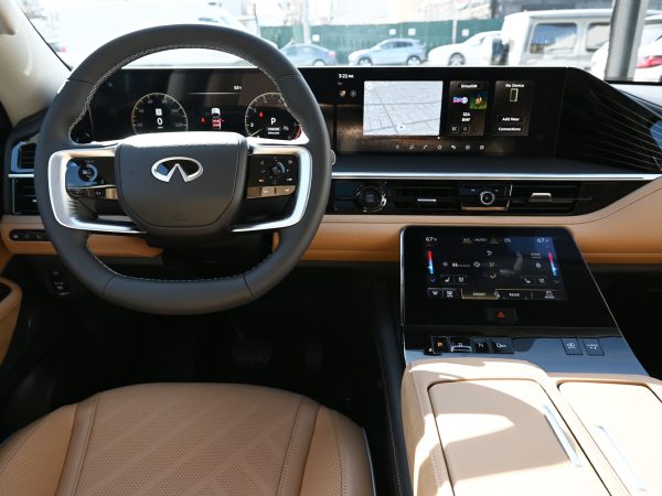 Images of the 2025 INFINITI QX80 exterior, interior, and features