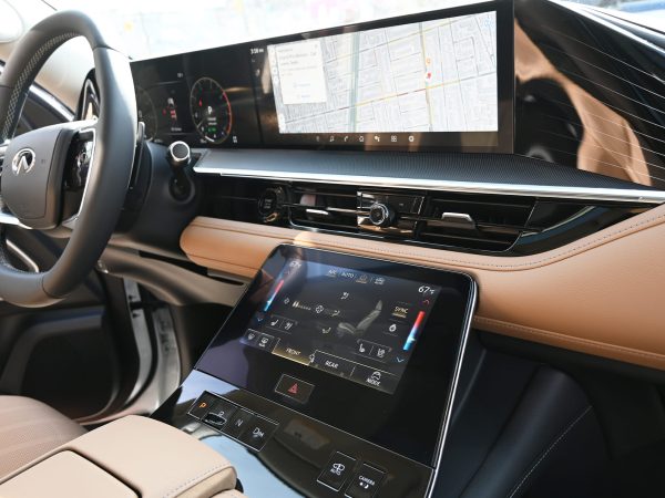 Images of the 2025 INFINITI QX80 exterior, interior, and features
