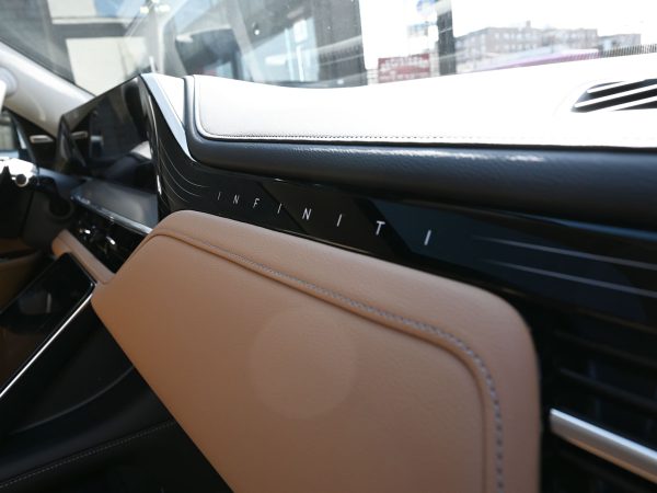 Images of the 2025 INFINITI QX80 exterior, interior, and features