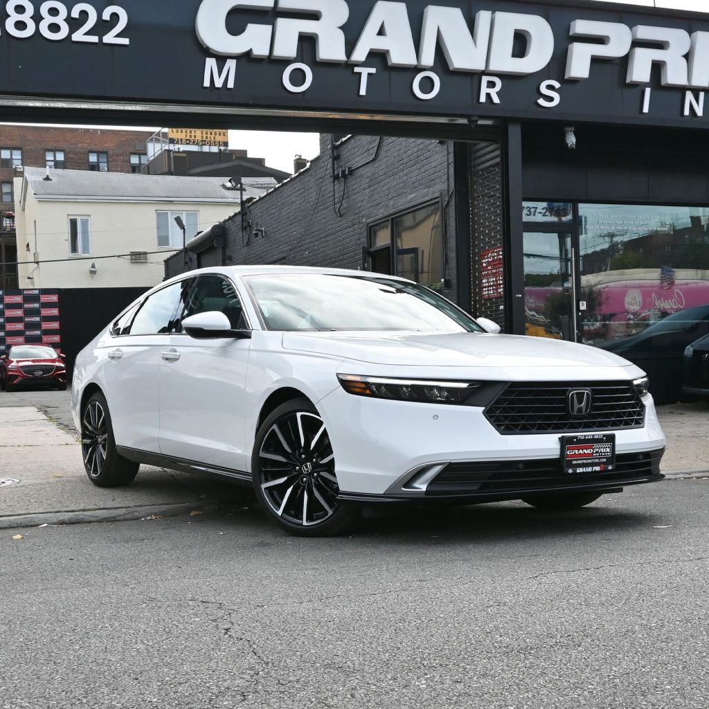 Front three-quarter view of the 2025 Honda Accord with LED headlights and gloss-black grille.