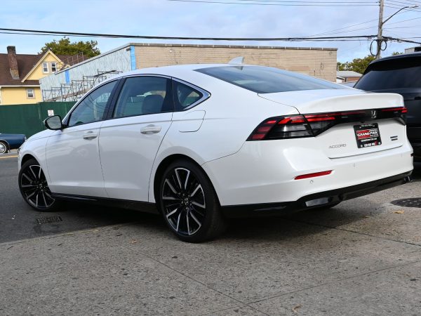 Rear view of the 2025 Honda Accord SE with LED taillights and sleek fastback roofline.