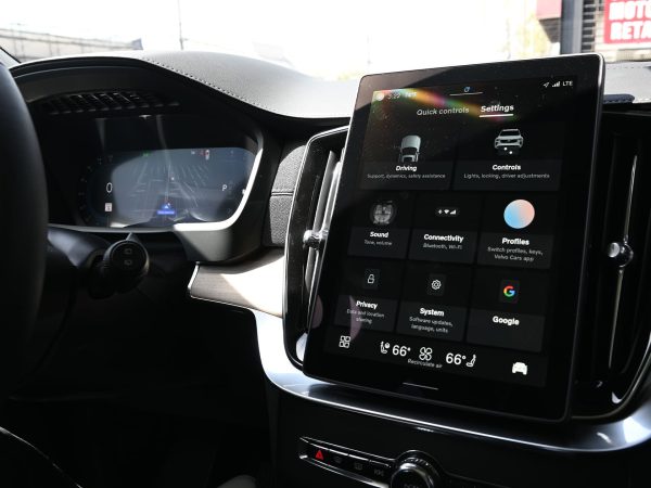 Interior of Volvo XC90 2025.5 with 11.2-inch infotainment touchscreen